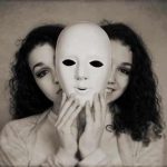 5 Ciri-Ciri Orang yang tidak Suka Sama Kita Diam-Diam
