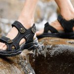 7 Rekomendasi Brand Produk Sandal Gunung Kekinian yang Cocok Buat Peluang Bisnis Baru