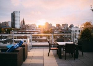 7 Rekomendasi Rooftop di Jakarta Super Cozy