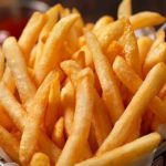 Suka Kentang Goreng? Begini 7 Cara Unik Orang Saat Menikmati French Fries di Dunia