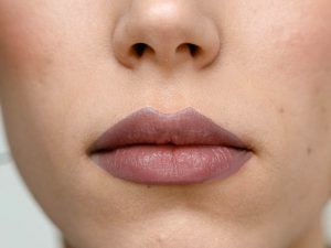 13 Cara Mengatasi Bibir Hitam dengan Mudah dan Simpel