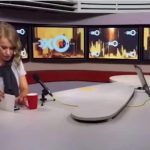 Ketahuan Pakai iPhone X di TV