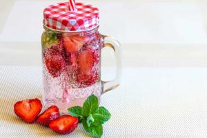 Mau Menurunkan Berat Badan? Coba 7 Resep Infused Water Ini