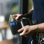 5 Cara Agar Tetap Bisa Jalan Bersama Pasangan di Tanggal Tua
