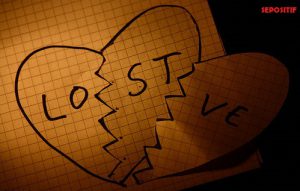 30 Kata Kata Kecewa Putus Cinta walau Masih Sayang