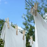 8 Tips Mencuci Baju Sendiri saat Traveling agar Tidak Banyak Bawaan Baju