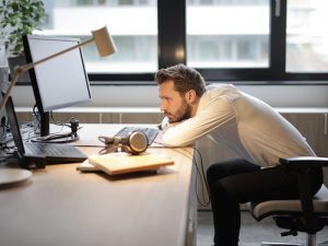 10 Cara Agar Tidak Mengantuk Selama Bekerja dan Semangat Lagi