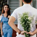 Pacar Kelihatan Cuek? 6 Tanda Kalau Sebenarnya Dia Itu Penyayang Loh