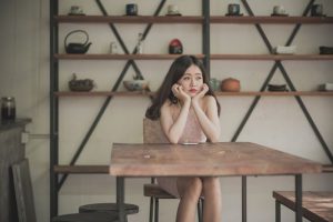 14 Tanda Pasangan Kita Sudah Bosan Menjalani Hubungan Denganmu