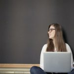 Hobi Nulis? Ini Dia 7 Profesi Keren di Bidang Penulisan yang Bisa Kamu Pilih!