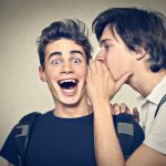 10 Cara Menghadapi Orang yang Suka Menyebar Gosip tentang kita
