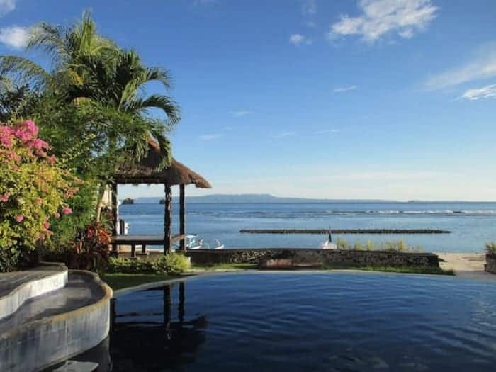 Pemandangannya Spektakuler! 7 Infinity Pool Terbaik di Indonesia Dimiliki Hotel Ini