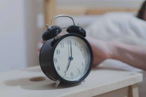 9 Cara Efektif Bangun Lebih Awal Bagi Kamu yang Terbiasa Kesiangan