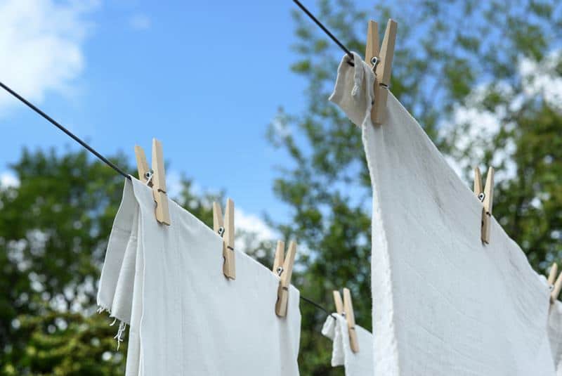 8 Tips Mencuci Baju Sendiri saat Traveling agar Tidak Banyak Bawaan Baju