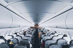 10 Tips Menghemat Biaya Liburan Menggunakan Pesawat