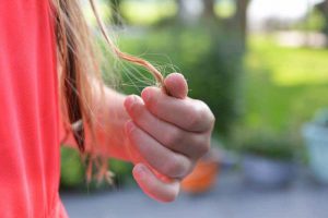 13 Cara Mengatasi Rambut Rontok Penyebab Kebotakan Secara Alami