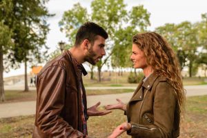 8 Cara menyikapi Perdebatan dengan Pasangan