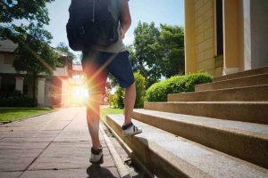 9 Tips Traveling Buat Mahasiswa dengan Dana Terbatas